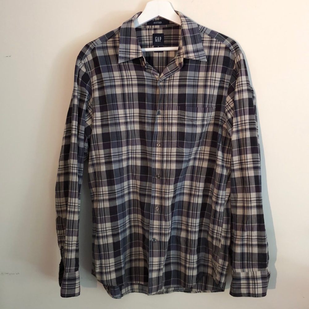 GAP men’s plaid shirt, fitted size medium.